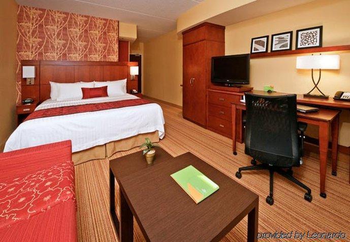 Courtyard Clemson Hotel Room photo