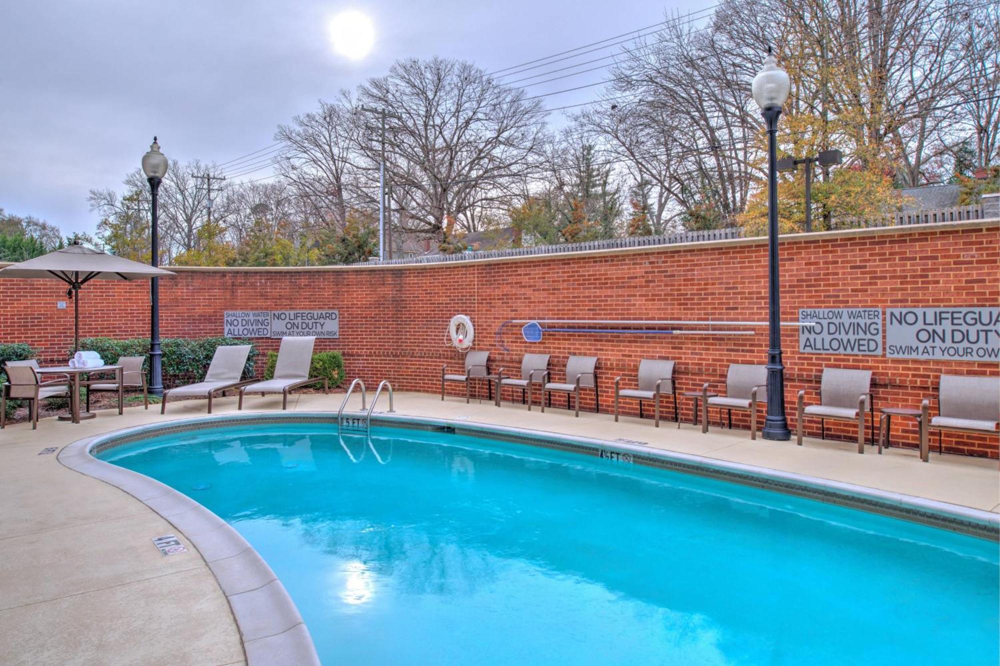 Courtyard Clemson Hotel Exterior photo
